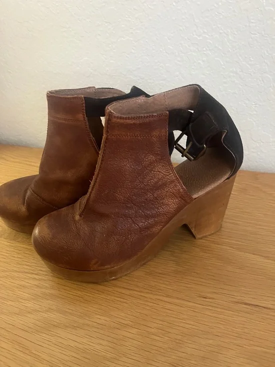 Free People Brown Leather Platform Clogs with Black Heel Strap - Picture 3 of 4